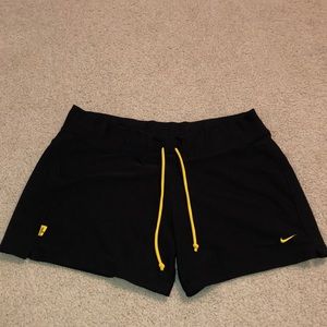 Nike Fit Dry Livestrong shorts